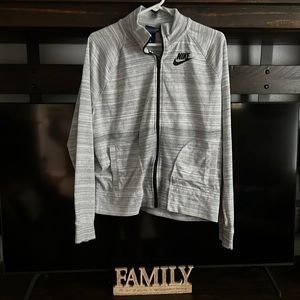 nike jacket size XL grey and white color
